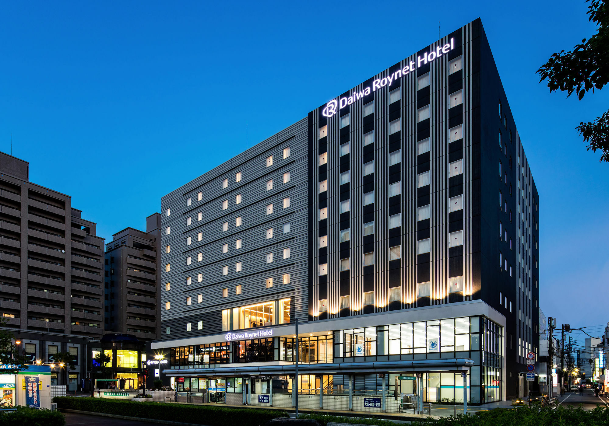 Daiwa Roynet Hotel Tokushima Ekimae Экстерьер фото