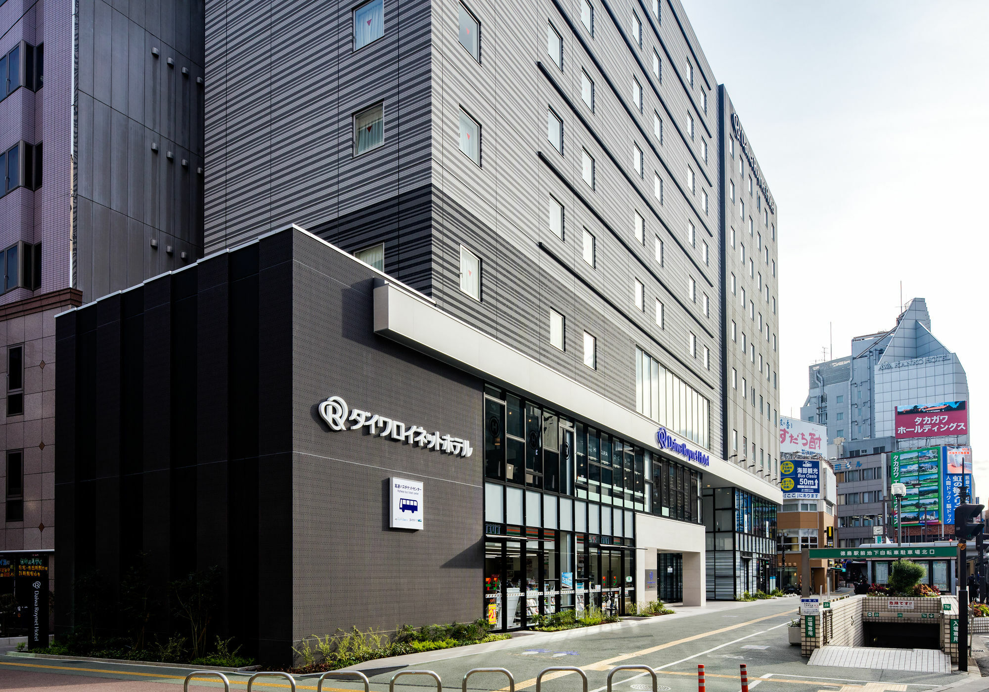 Daiwa Roynet Hotel Tokushima Ekimae Экстерьер фото